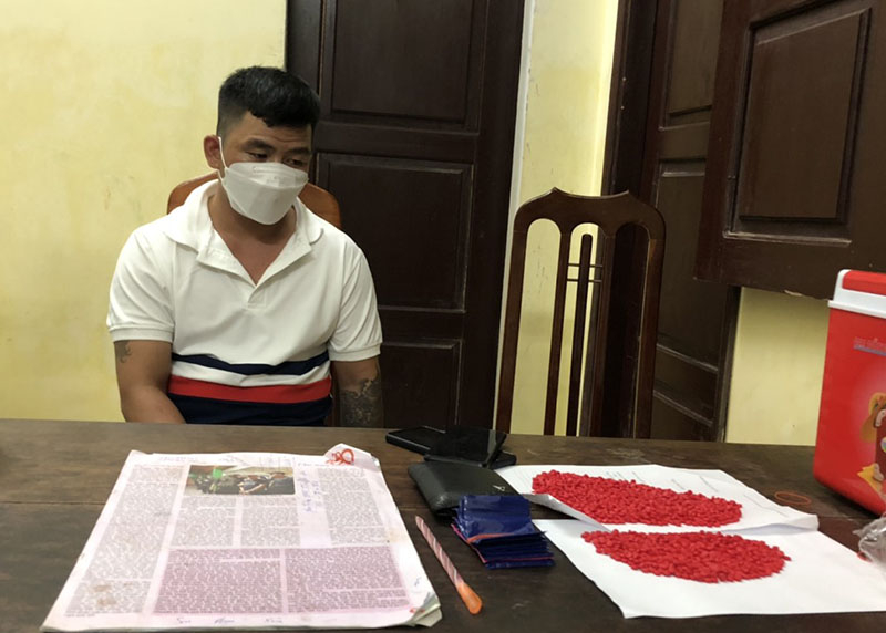 Đối tượng Phạm Thanh Biên (SN 1988, trú tại xã Võ Ninh, Quảng Ninh) tàng trữ, mua bán trái phép chất ma túy.
