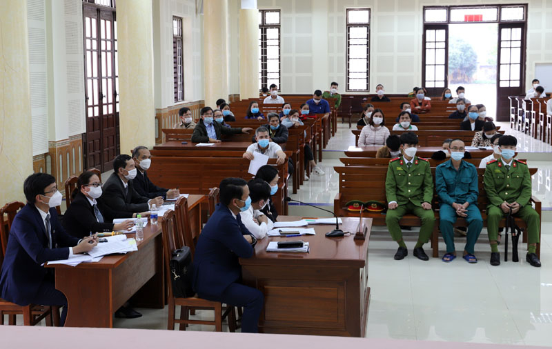Các luật sư bào chữa tham dự phiên tòa