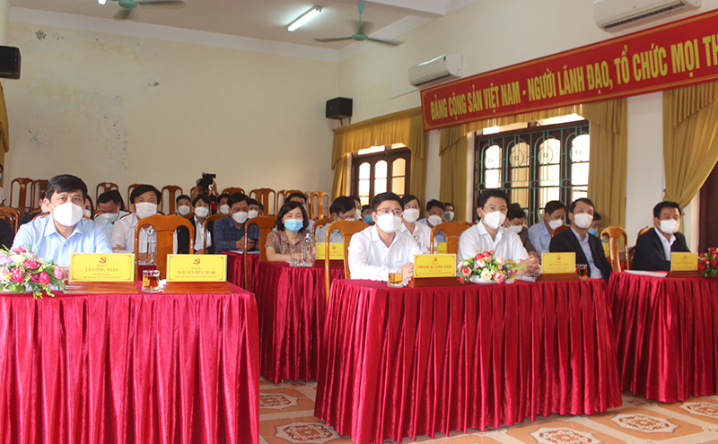 Các đại biểu tham dự tại hội nghị.