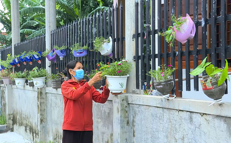 Nhiều tuyến đường hoa đã được nhân dân thực hiện tạo cảnh quan môi trường xanh-sạch-đẹp.