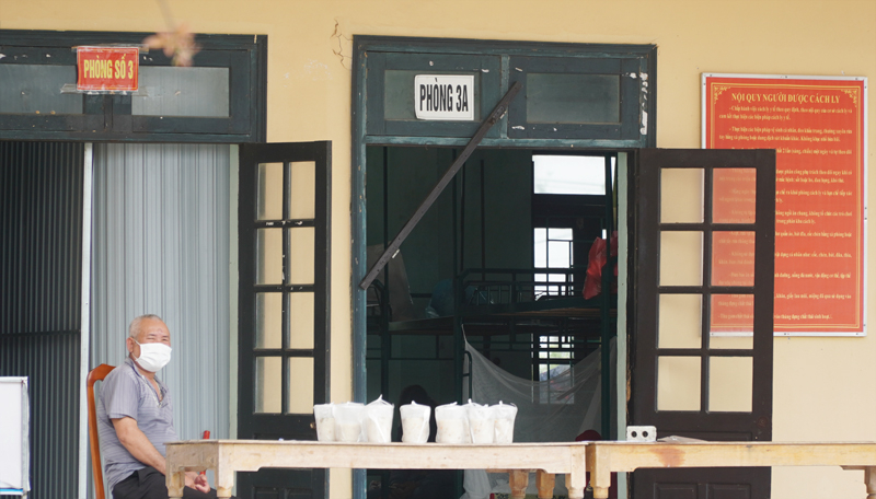 Mặc dù còn gặp rất nhiều khó khăn, thiếu thốn nhưng hệ thống y tế cơ sở luôn nỗ lực hết mình để thu dung điều trị, chăm sóc tích cực cho bệnh nhân tầng 1.