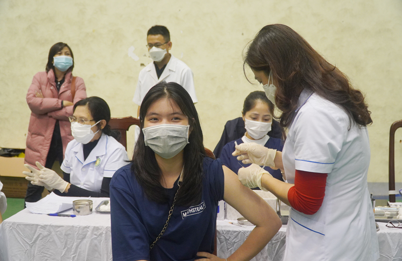 Sở Y tế khuyến cáo, người dân cần thực hiện nghiêm 5K và tham gia tiêm vắc-xin phòng Covid-19 đầy đủ để hạn chế tỷ lệ NB nhập viện gây quá tải cho hệ thống y tế.  