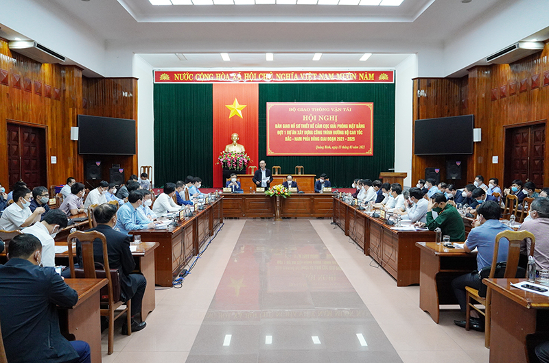 Toàn cảnh hội nghị.