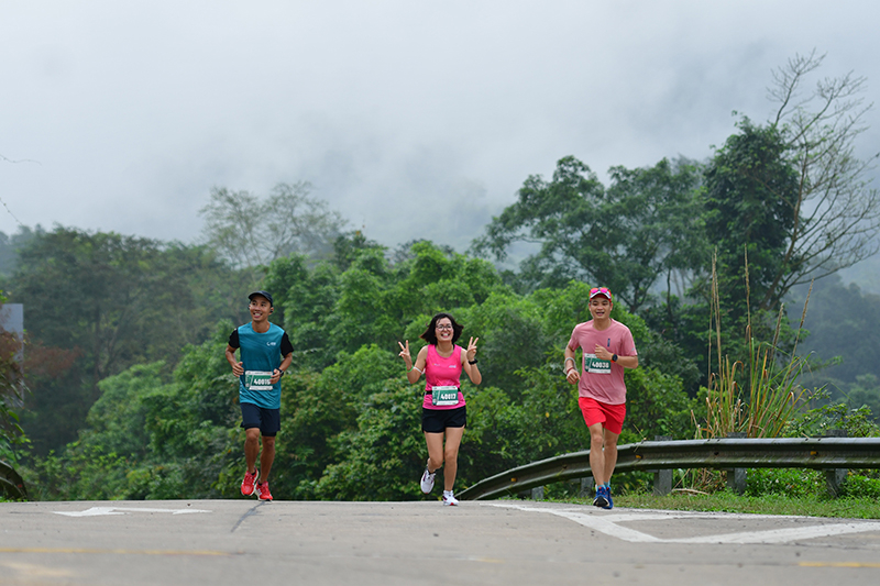 VĐV rất hào hứng tranh tài trên các cung đường