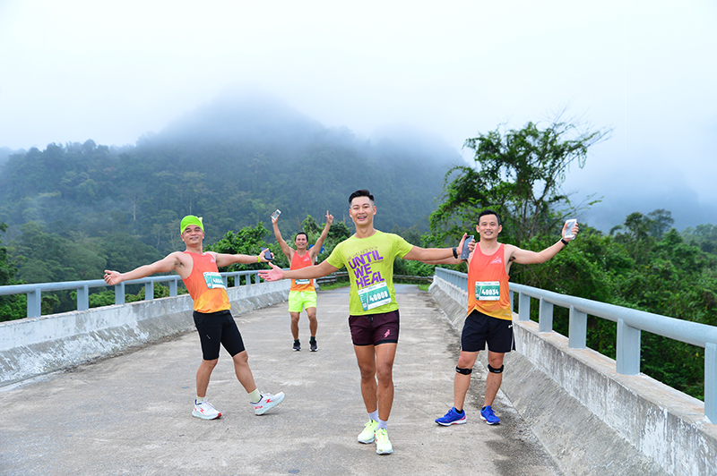 VĐV tranh thủ ghi lại những bức hình đẹp