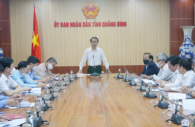 Đồng chí Phó Chủ tịch UBND tỉnh Phan Mạnh Hùng phát biểu tại cuộc họp.