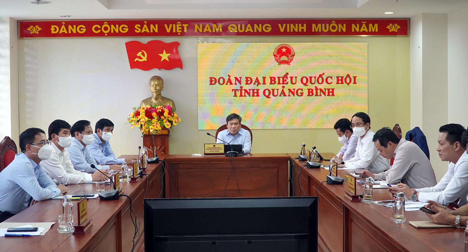 Toàn cảnh phiên chất vấn và trả lời chất vấn tại điểm cầu Quảng Bình