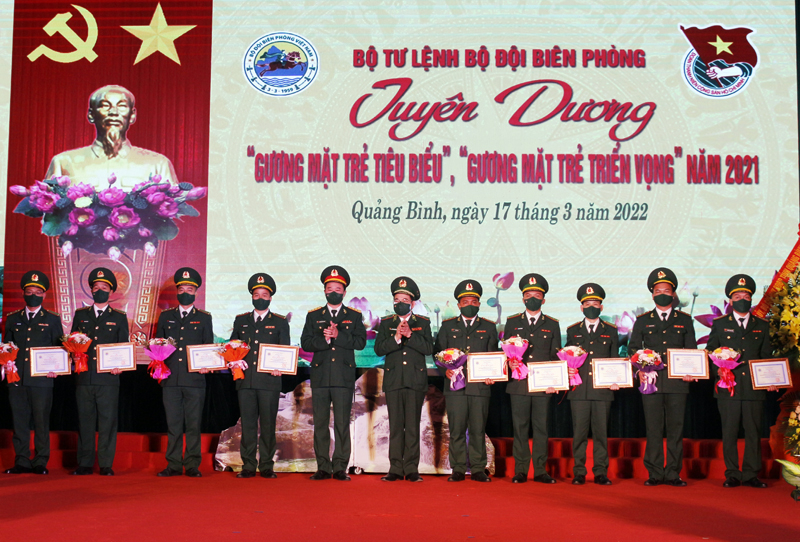 Tuyên dương 10 “Gương mặt trẻ triển vọng” BĐBP năm 2021. 