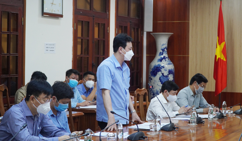 Đại diện lãnh đạo Sở Giao thông vận tải phát biểu phát biểu về vấn đề quản lý các tuyến cáp băng đường giao thông.