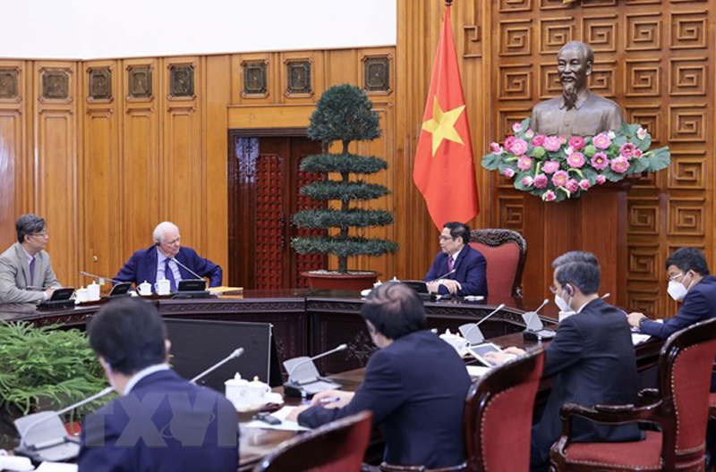 Thủ tướng Phạm Minh Chính tiếp ông Thomas Vallely, Giám đốc Chương trình Việt Nam tại Đại học Harvard. (Ảnh: Dương Giang/TTXVN)