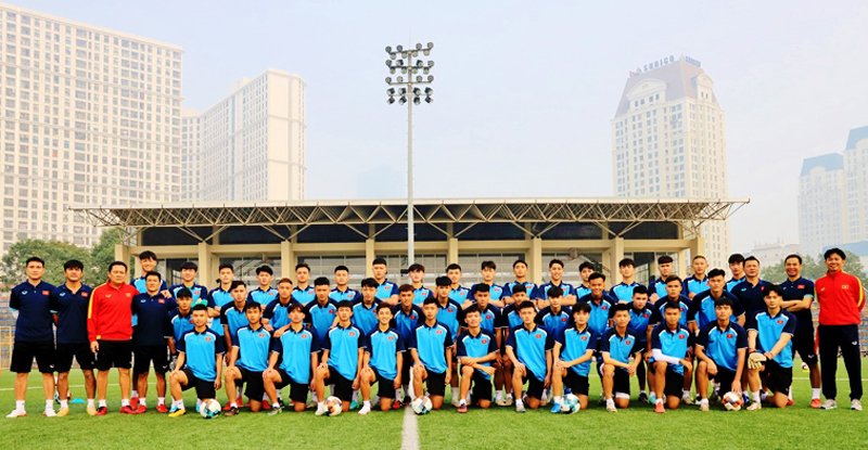 Trong hành trình kéo dài 4 tuần, các cầu thủ của Đội tuyển bóng đá U17 nam quốc gia (sinh năm 2005 - 2006) sẽ lần lượt ghé thăm 4 CLB mạnh là Borussia Dortmund, Eintracht Frankfurt, 1. FC Köln and Borussia Mönchengladbach. Ảnh: VFF