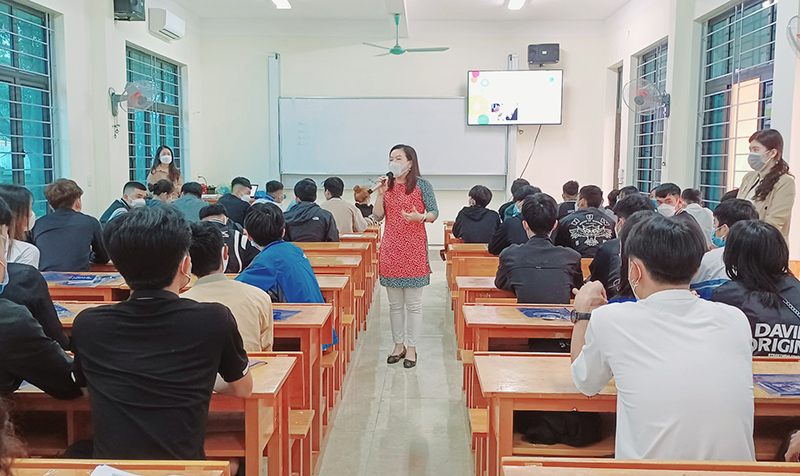 Các học viên sẽ được trang bị các kiến thức về kỹ năng khi đi xin việc làm...