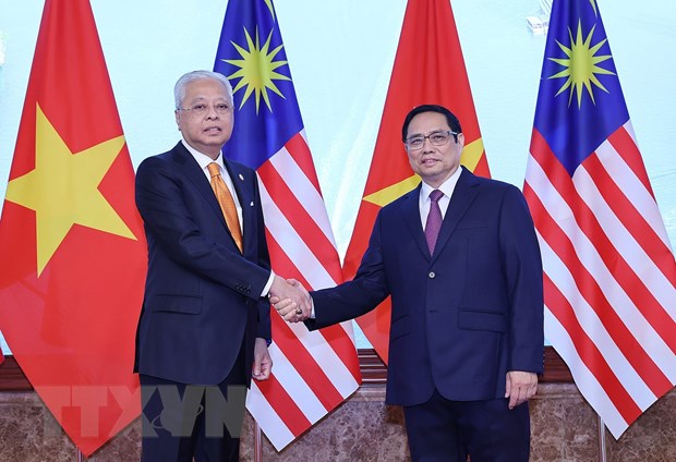 Thủ tướng Phạm Minh Chính và Thủ tướng Malaysia Dato’ Sri Ismail Sabri bin Yaakob chụp ảnh chung. (Ảnh: Dương Giang/TTXVN)