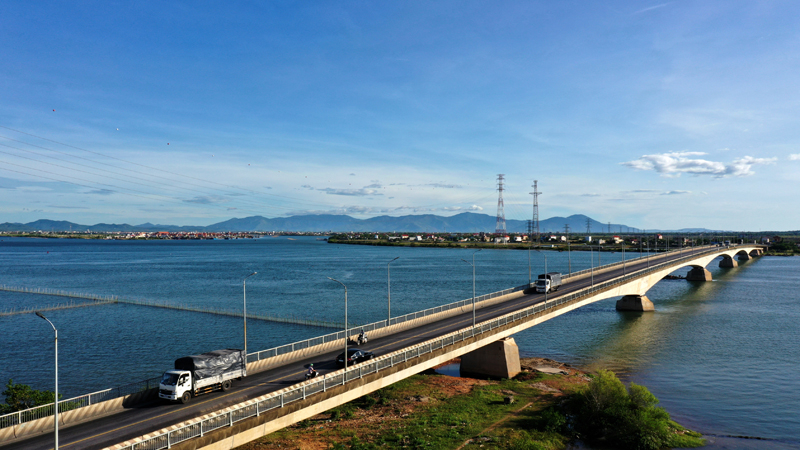 Hạ tầng giao thông được đầu tư đồng bộ góp phần thúc đẩy phát triển kinh tế - xã hội
