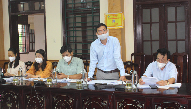 Các đại biểu tham gia ý kiến tại buổi giám sát.  