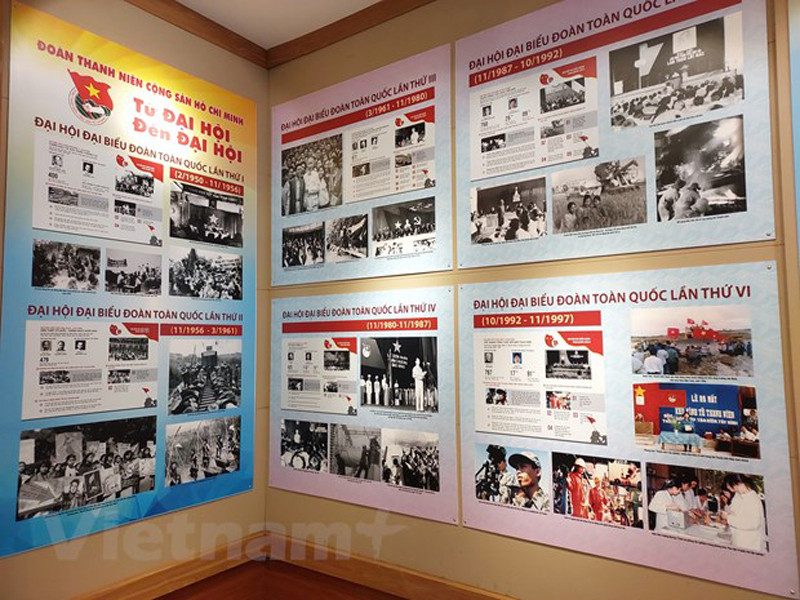 Triển lãm nhìn lại 11 kỳ Đại hội của Đoàn Thanh niên Cộng sản Hồ Chí Minh. (Ảnh: Minh Thu/Vietnam+)