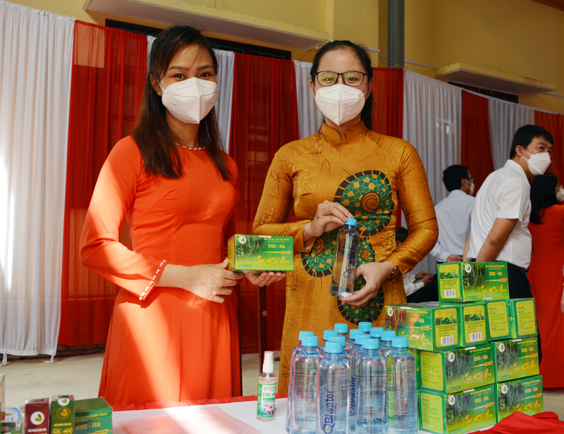 Ra mắt sản phẩm Trà hòa tan cà gai leo và nước uống tinh khiết I-on kiềm mang nhãn hiệu Qbiwater.