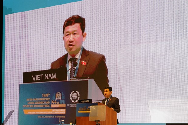  Chủ nhiệm Ủy ban Đối ngoại Vũ Hải Hà làm Trưởng đoàn phát biểu tại phiên họp toàn thể. (Ảnh: Hữu Chiến,Đình Ánh/TTXVN)