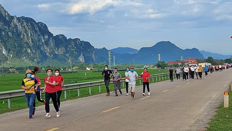 Đông đảo cán bộ, nhân dân xã Mai Hóa hưởng ứng  
