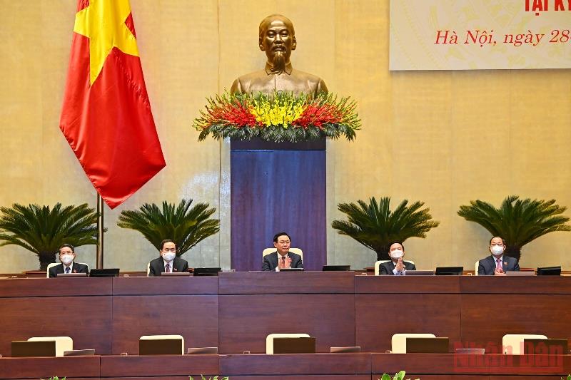   Chủ tịch Quốc hội Vương Đình Huệ cùng các Phó Chủ tịch Quốc hội dự và điều hành các nội dung thảo luận. (Ảnh: Duy Linh)