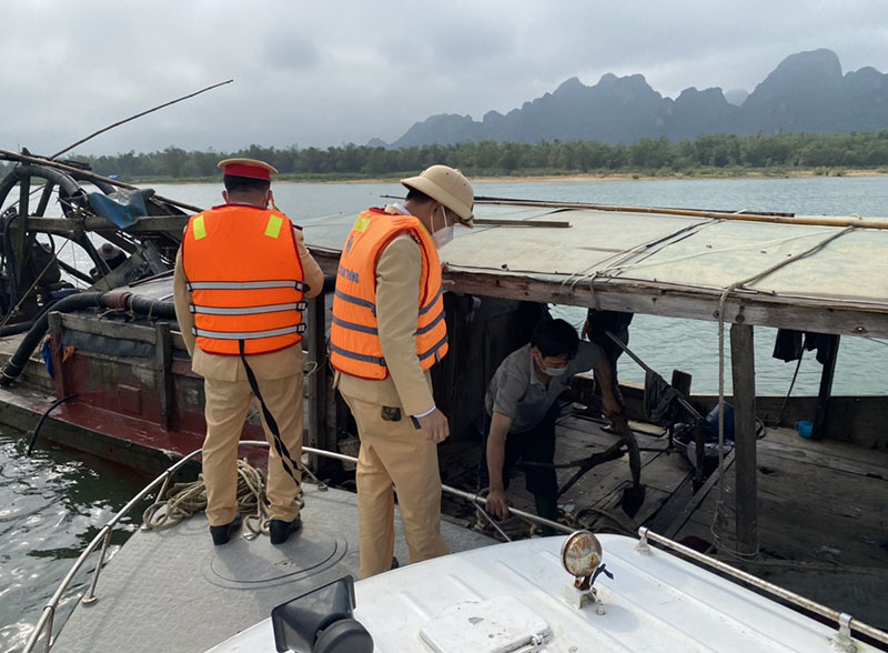 Công tác kiểm tra điều kiện hoạt động của các phương tiện tham gia giao thông đường thủy nội địa được triển khai thường xuyên.