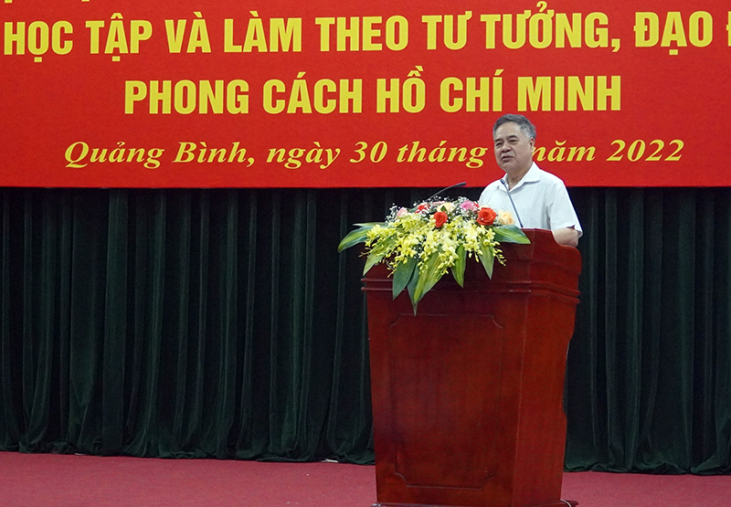 PGS.TS Nguyễn Viết Thông trao đổi về nội dung chuyên đề