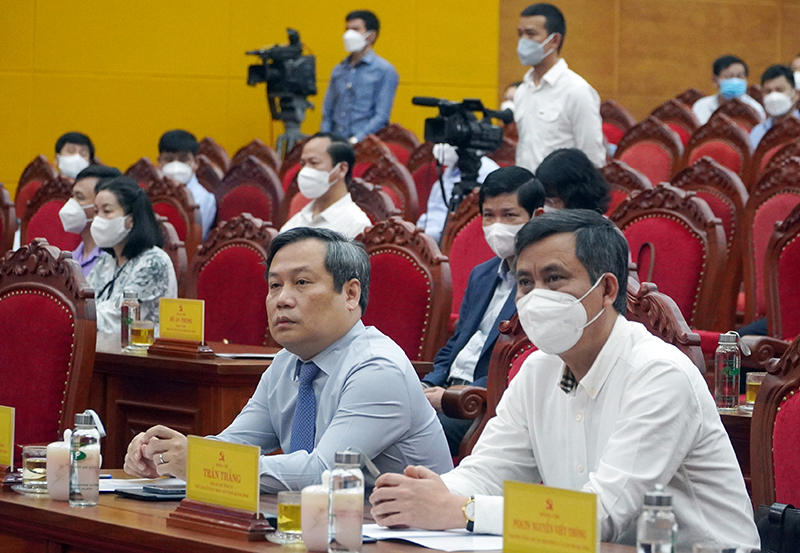 PGS.TS Nguyễn Viết Thông trao đổi về nội dung chuyên đề