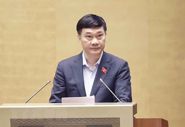 Chủ nhiệm Ủy ban Kinh tế của Quốc hội Vũ Hồng Thanh trình bày Báo cáo về dự kiến tiếp thu, giải trình, chỉnh lý dự thảo Luật Kinh doanh bảo hiểm (sửa đổi). (Ảnh: Doãn Tấn/TTXVN)