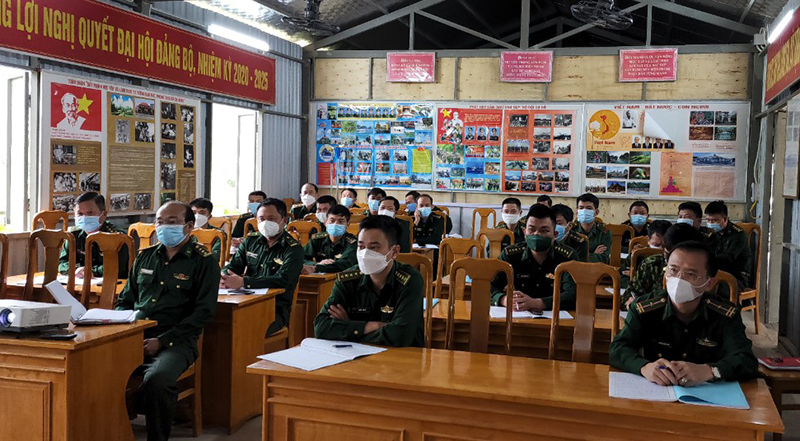 Đồn Biên phòng Cửa khẩu quốc tế Cha Lo tổ chức quán triệt hội nghị tại trụ sở đồn và các chốt.