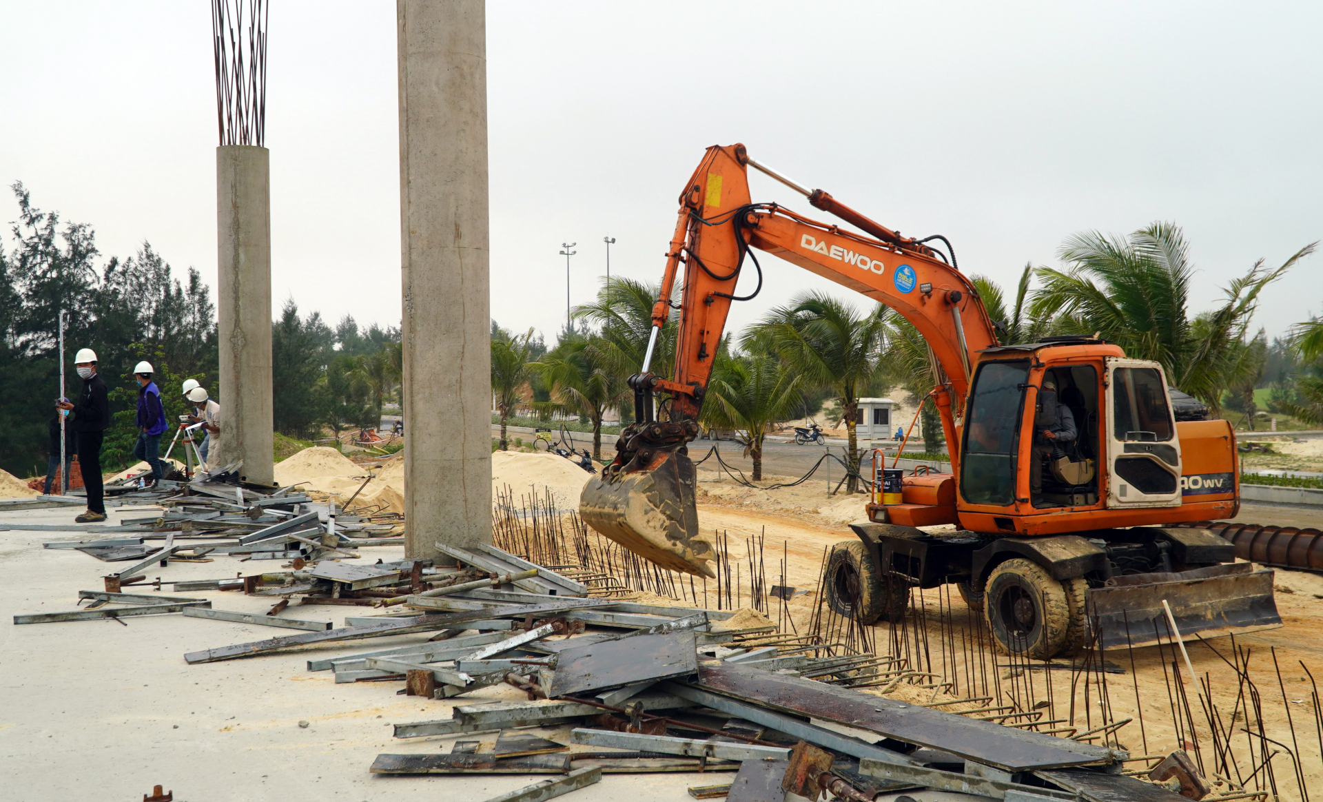 Công trường thi công hạng mục Trung tâm hội nghị quốc tế
