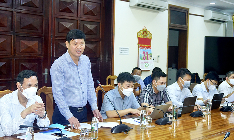 Đồng chí Phó Chủ tịch UBND tỉnh Phan Mạnh Hùng chủ trì buổi họp.