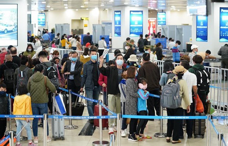 Các hãng hàng không, đường sắt đều tăng chuyến phục vụ cho nhu cầu di chuyển của người dân trong kỳ nghỉ lễ sắp tới. (Ảnh: PV/Vietnam+)