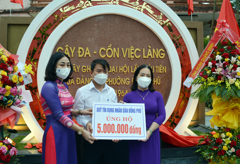 Các đơn vị ủng hộ, góp phần xây dựng Bia Cây đa Cồn việc làng phường Đồng Phú.