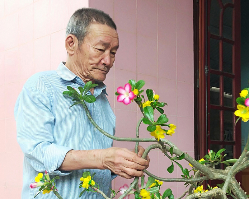 Ông Đậu Thanh  Hương, người thợ máy phát điện trong chuyến  