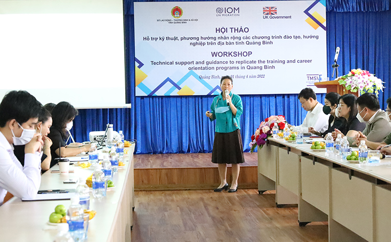 Đại diện Tổ chức IOM tổng kết một số hoạt động của dự án.