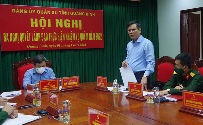 Đồng chí Chủ tịch UBND tỉnh Trần Thắng phát biểu tại hội nghị.