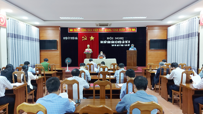 Đại biểu phát biểu ý kiến tại hội nghị.