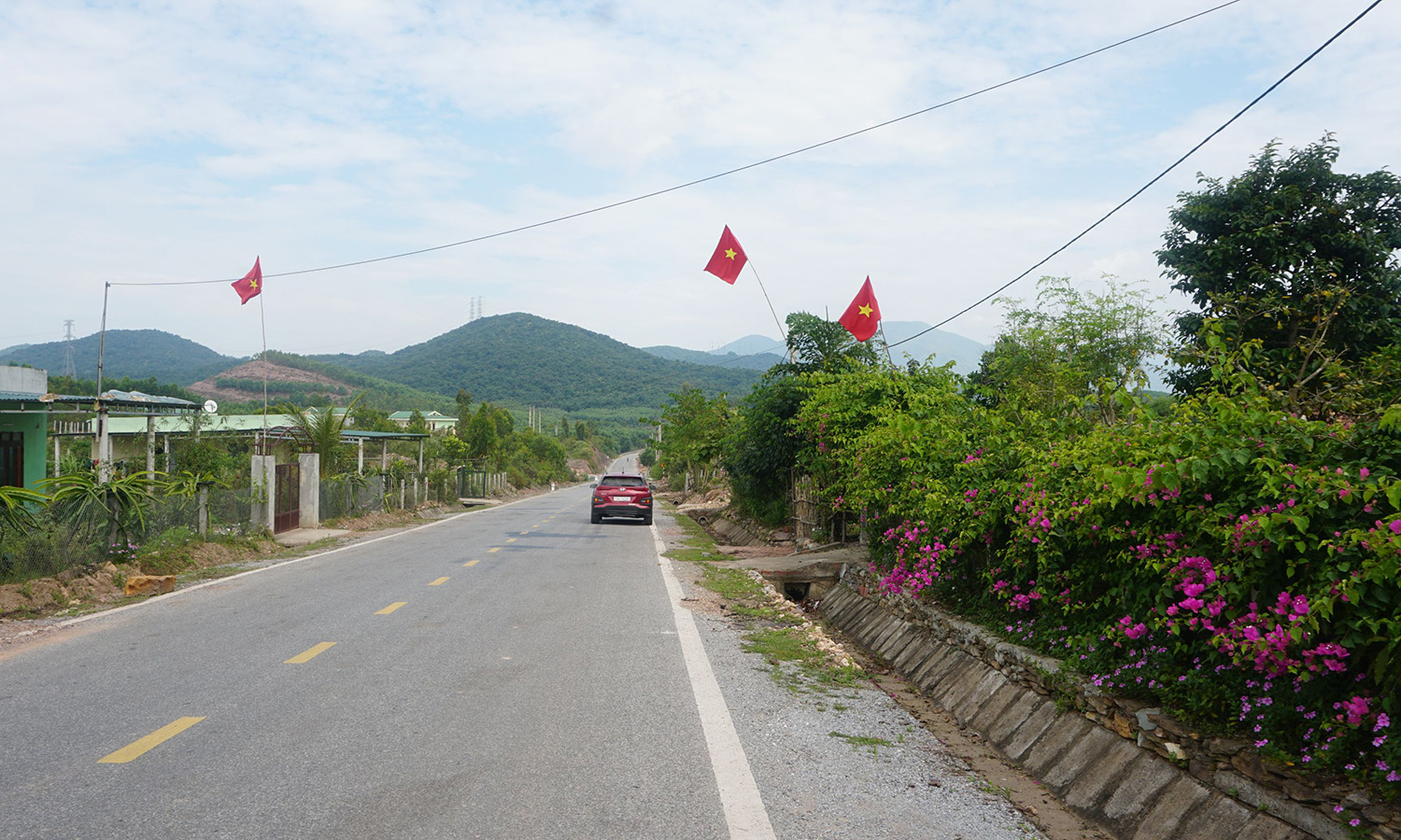 Đường tránh Đèo Con từ Kỳ Anh (Hà Tĩnh) chạy qua làng TNLN Quảng Châu.