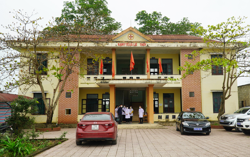 Những trạm y tế vùng chiêm trũng, thường xuyên bị ngập lụt cần được đầu tư đồng bộ để đáp ứng yêu cầu khám chữa bệnh ngày càng cao của người dân nhằm giảm áp lực cho y tế tuyến trên.
