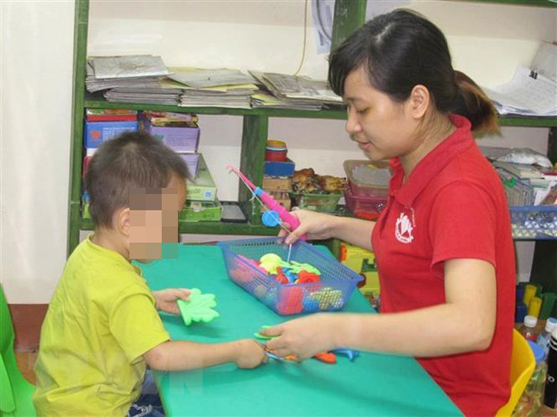 Rất cần chính sách có hệ thống cho trẻ mắc chứng rối loạn phổ tự kỷ. Ảnh: TTXVN