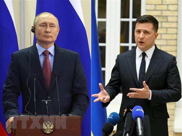Tổng thống Nga Vladimir Putin (trái) và Tổng thống Ukraine Volodymyr Zelensky. (Ảnh: AFP/TTXVN)