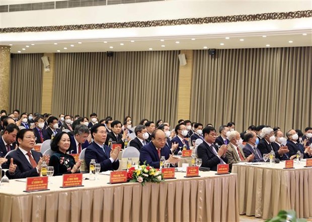 Chủ tịch nước Nguyễn Xuân Phúc cùng các đại biểu tham dự buổi lễ. (Ảnh: Thống Nhất/TTXVN)
