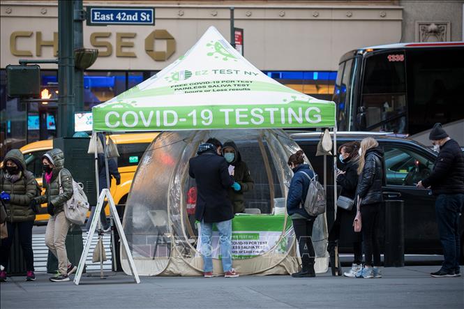 Một điểm xét nghiệm COVID-19 tại New York, Mỹ. Ảnh: THX/TTXVN