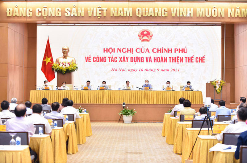   Thủ tướng Phạm Minh Chính chủ trì Hội nghị toàn quốc về công tác xây dựng và hoàn thiện thể chế ngày 16/9/2021. (Ảnh: VGP/Nhật Bắc)
