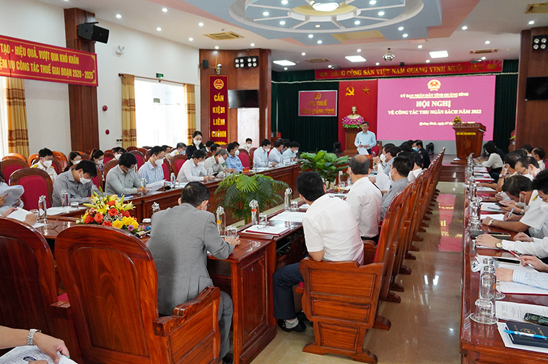 Các đại biểu dự buổi làm việc.