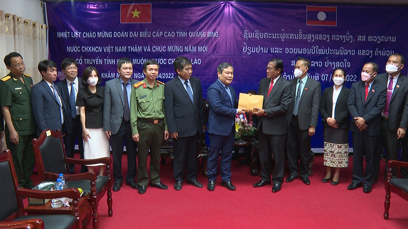 Đoàn công tác của tỉnh Quảng Bình do đồng chí Vũ Đại Thắng, Ủy viên Trung ương Đảng, Bí thư Tỉnh ủy, Trưởng đoàn ĐBQH tỉnh làm trưởng đoàn đã đến thăm, chúc Tết Đảng bộ, Chính quyền và Nhân dân tỉnh Khăm Muộn, nước Cộng hòa dân chủ nhân dân Lào