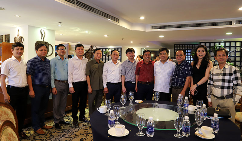 Các đồng chí lãnh đạo tỉnh với con em Quảng Bình thành đạt tại TP. Hồ Chí Minh.