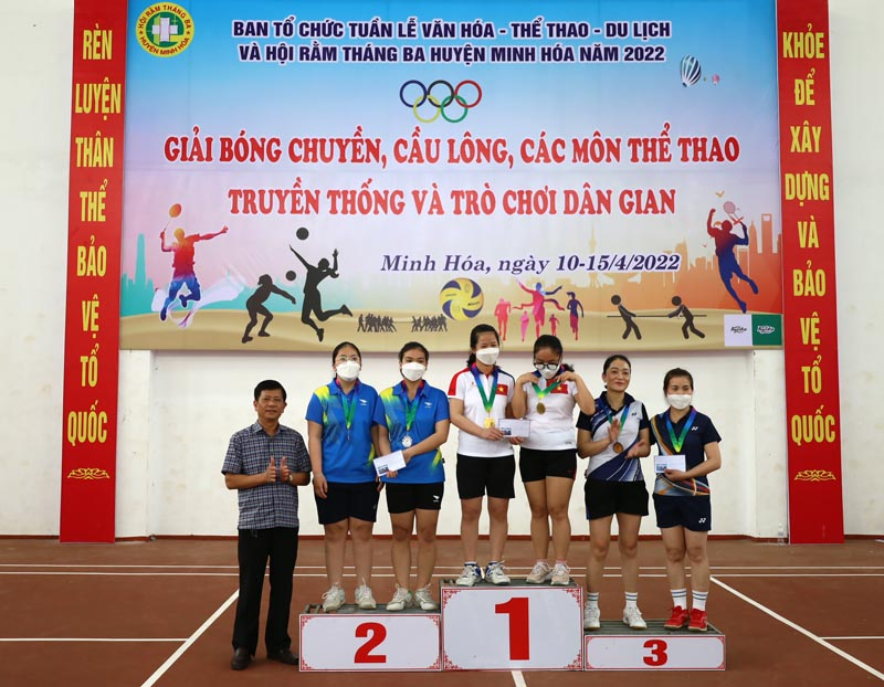 Các VĐV thi đấu nội dung đôi nữ đạt giải