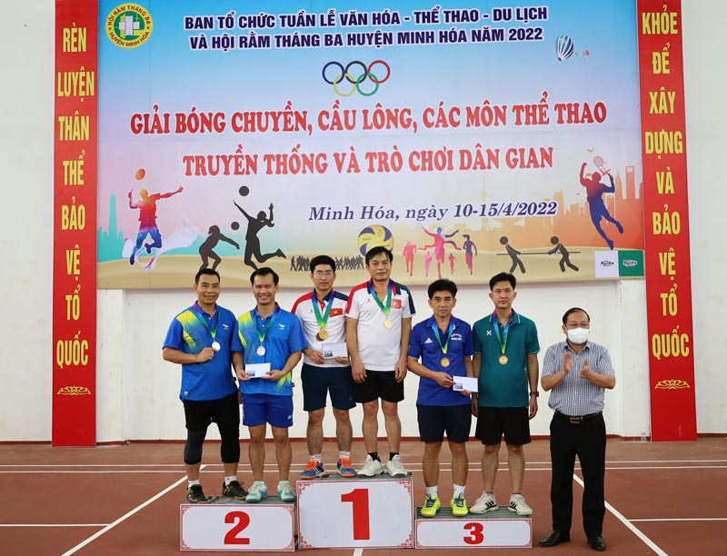 Các VĐV thi đấu ở nội dung đôi nam trên 35 tuổi đạt giải