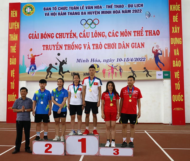 Các VĐV thi đấu ở nội dung đôi nam-nữ dưới 35 tuổi đạt giải.